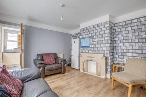 133 Desborough Avenue, HP11 2SG-6.jpg