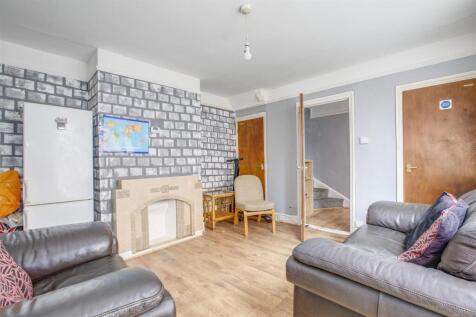 133 Desborough Avenue, HP11 2SG-7.jpg
