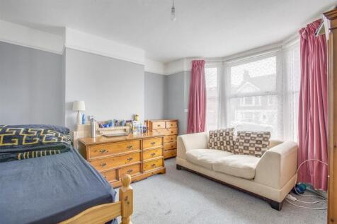 133 Desborough Avenue, HP11 2SG-5.jpg
