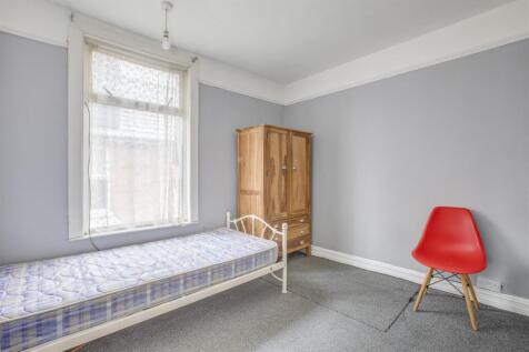133 Desborough Avenue, HP11 2SG-2.jpg