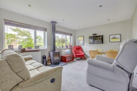 57 Green Hill, HP13 5QF-13.jpg