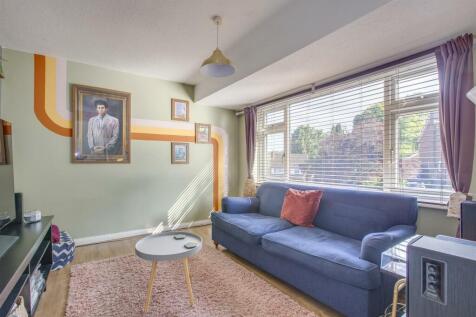 12 Knights Hill, HP12 3NX-3.jpg