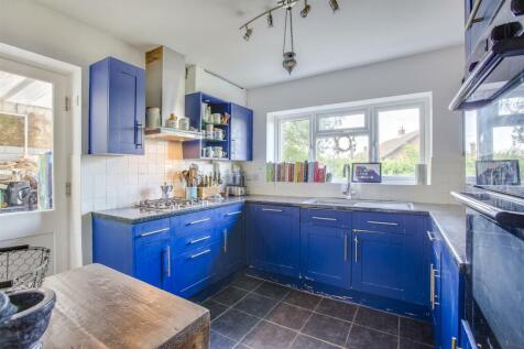 12 Knights Hill, HP12 3NX-7.jpg
