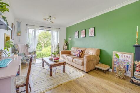 12 Knights Hill, HP12 3NX-9.jpg
