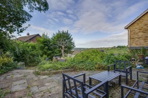 12 Knights Hill, HP12 3NX-13.jpg