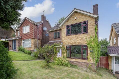 12 Knights Hill, HP12 3NX-16.jpg