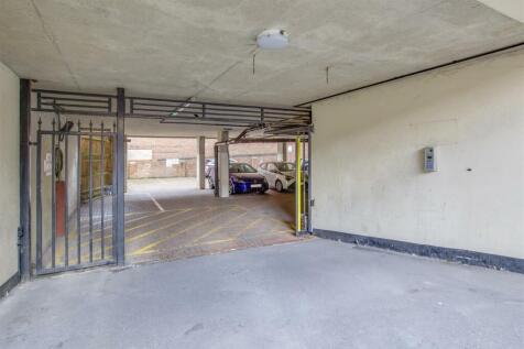 16 Bankside, Corporation Street, HP13 6TA-14.jpg