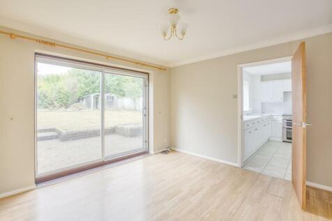 17 Frogmore Close, HP14 4LN-11.jpg