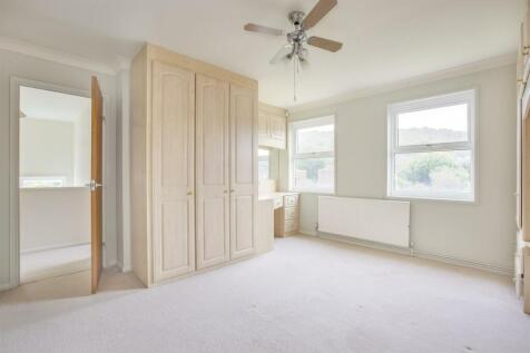 17 Frogmore Close, HP14 4LN-6.jpg