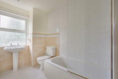 17 Frogmore Close, HP14 4LN-3.jpg