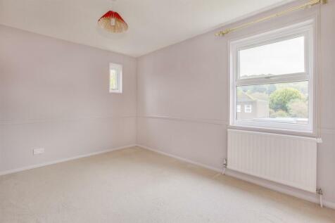 17 Frogmore Close, HP14 4LN-4.jpg