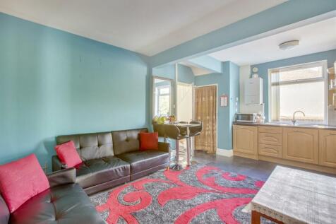 64 Eaton Avenue, HP12 3BS-8.jpg