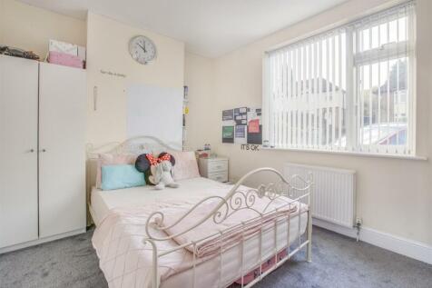 64 Eaton Avenue, HP12 3BS-5.jpg