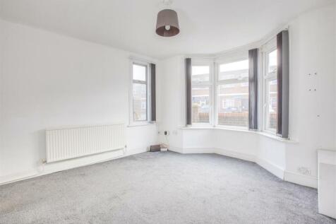 7 Victoria Street, HP11 2LU-4.jpg