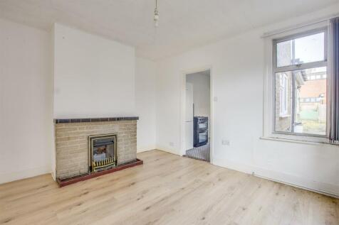 7 Victoria Street, HP11 2LU-6.jpg