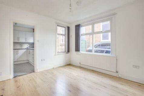 7 Victoria Street, HP11 2LU-5.jpg