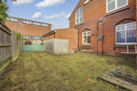 7 Victoria Street, HP11 2LU-10.jpg