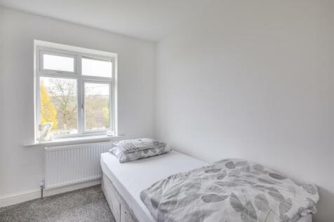 35 Dean Close, HP12 3NS-3.jpg