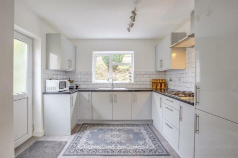 35 Dean Close, HP12 3NS-5.jpg