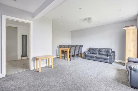 35 Dean Close, HP12 3NS-7.jpg