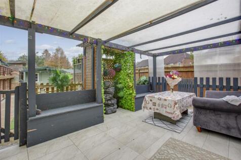 93 Beech Road, HP11 1SW-12.jpg
