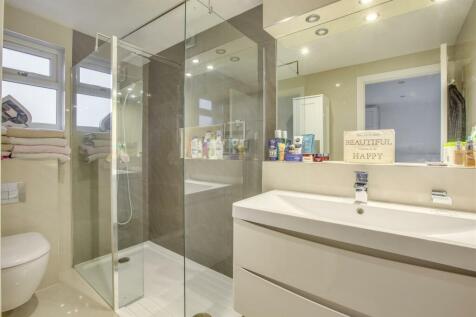 93 Beech Road, HP11 1SW-2.jpg
