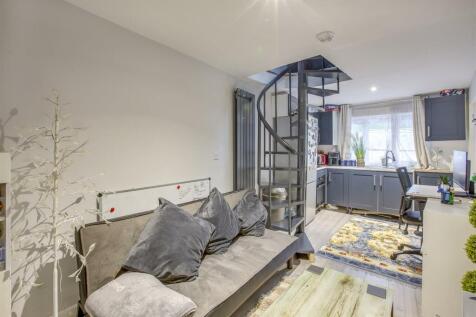 93 Beech Road, HP11 1SW-11.jpg