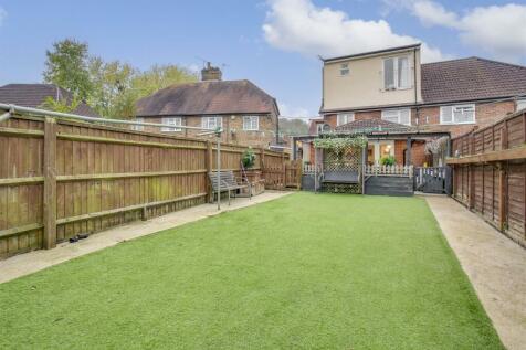 93 Beech Road, HP11 1SW-14.jpg