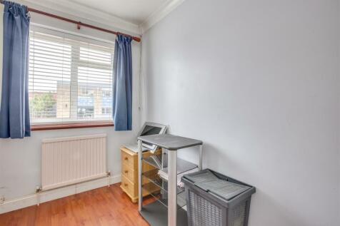 23 Abbey Barn Road, HP11 1RR-1.jpg