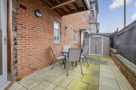 10 Lindsay Court, Lindsay Avenue, HP12 3GF-9.jpg