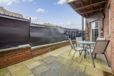 10 Lindsay Court, Lindsay Avenue, HP12 3GF-10.jpg