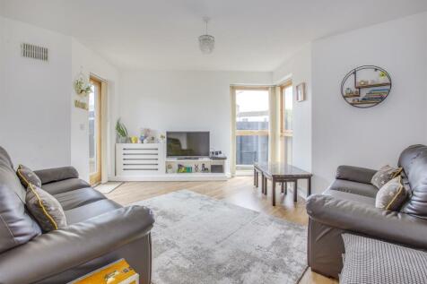 10 Lindsay Court, Lindsay Avenue, HP12 3GF-8.jpg