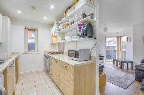 10 Lindsay Court, Lindsay Avenue, HP12 3GF-7.jpg