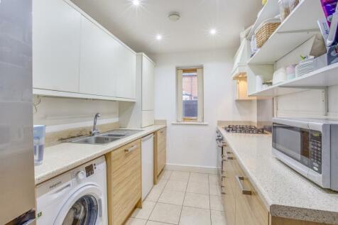 10 Lindsay Court, Lindsay Avenue, HP12 3GF-6.jpg