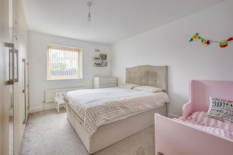 10 Lindsay Court, Lindsay Avenue, HP12 3GF-5.jpg
