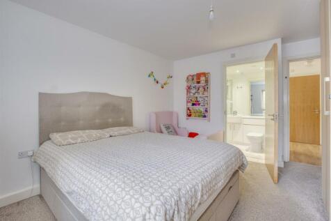 10 Lindsay Court, Lindsay Avenue, HP12 3GF-4.jpg