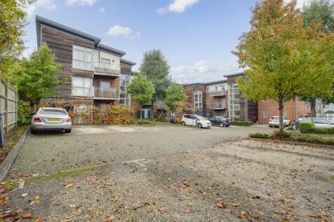 10 Lindsay Court, Lindsay Avenue, HP12 3GF-13.jpg