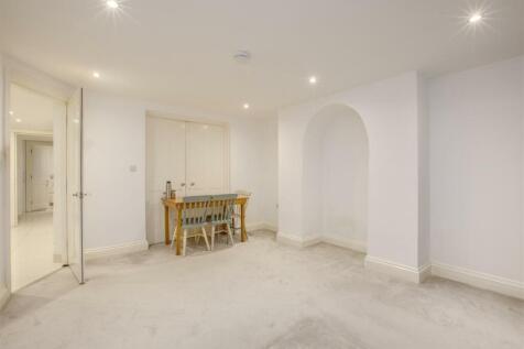 Flat 1, 27 High Street, HP11 2AG-3.jpg