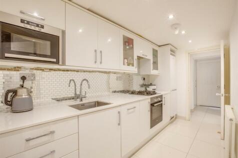 Flat 1, 27 High Street, HP11 2AG-4.jpg
