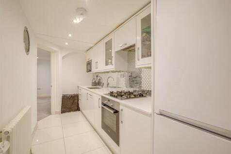 Flat 1, 27 High Street, HP11 2AG-5.jpg