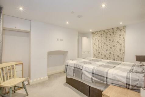 Flat 1, 27 High Street, HP11 2AG-6.jpg