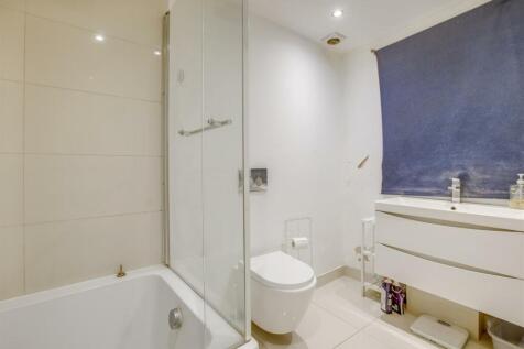 Flat 1, 27 High Street, HP11 2AG-9.jpg