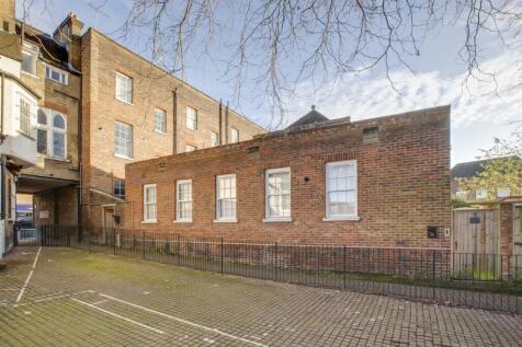 Flat 1, 27 High Street, HP11 2AG-1.jpg