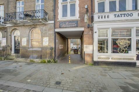 Flat 1, 27 High Street, HP11 2AG-11.jpg