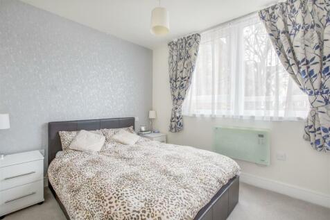 13 Castle House, Desborough Road, HP11 2FP-1.jpg