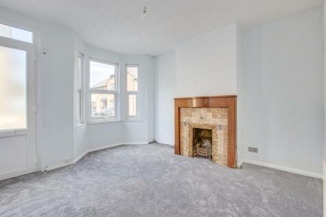 56 Green Street, HP11 2RE-6.jpg