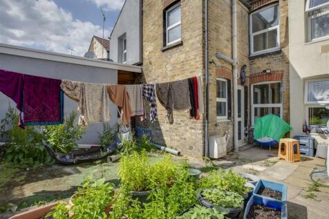 56 Green Street, HP11 2RE-10.jpg