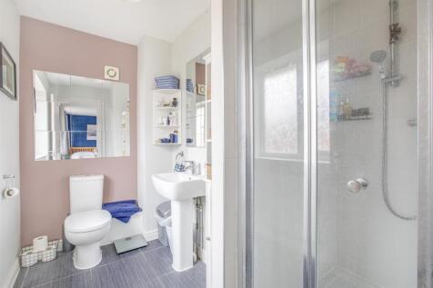 EN-SUITE TO MASTER