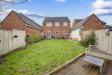2 Sandsdown Close, HP12 4FA (LOW RES)-4.jpg