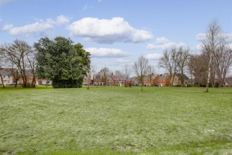 15 Turners Field, HP13 5YZ-15.jpg